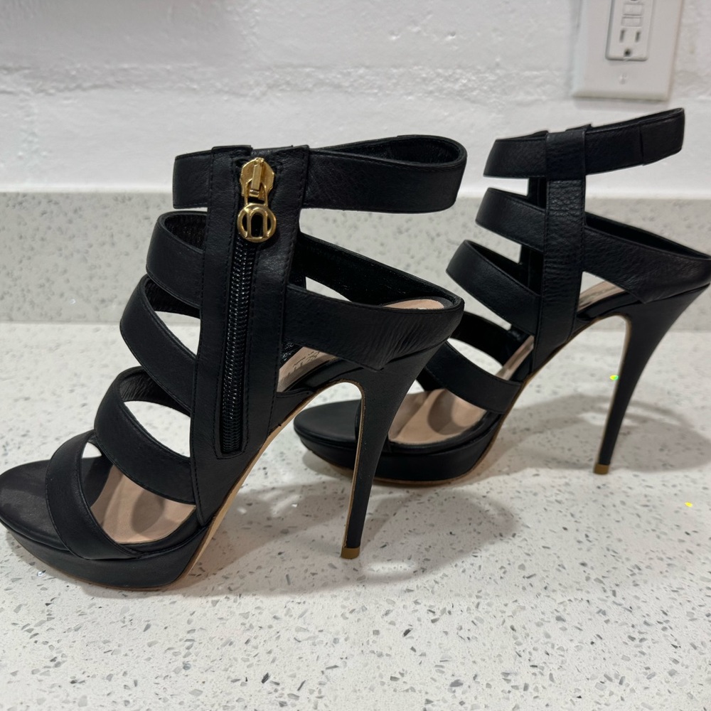 Nila & Nila Strappy Leather Heel Black Heel Stiletto Zip-Back Size 9